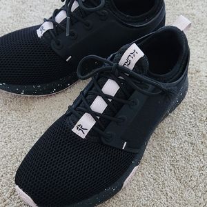 Womens KURO ATOM size 8 wide